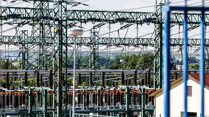 Cena elektřiny na pražské burze vystoupila na 376 eur za MWh, dodávky ruského plynu klesly