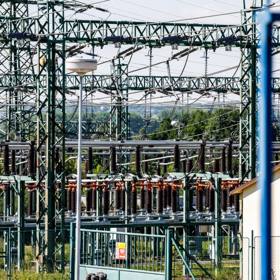 Cena elektřiny na pražské burze vystoupila na 376 eur za MWh, dodávky ruského plynu klesly