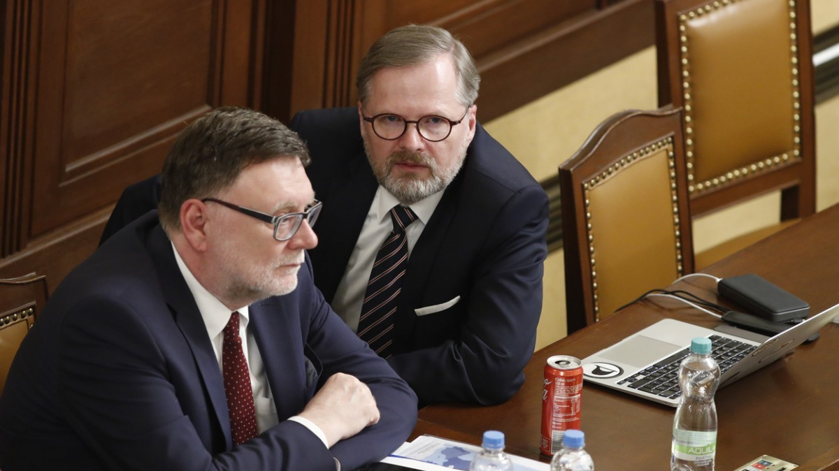 Vláda schválila úpravu letošního rozpočtu, výdaje přesáhnou dva biliony