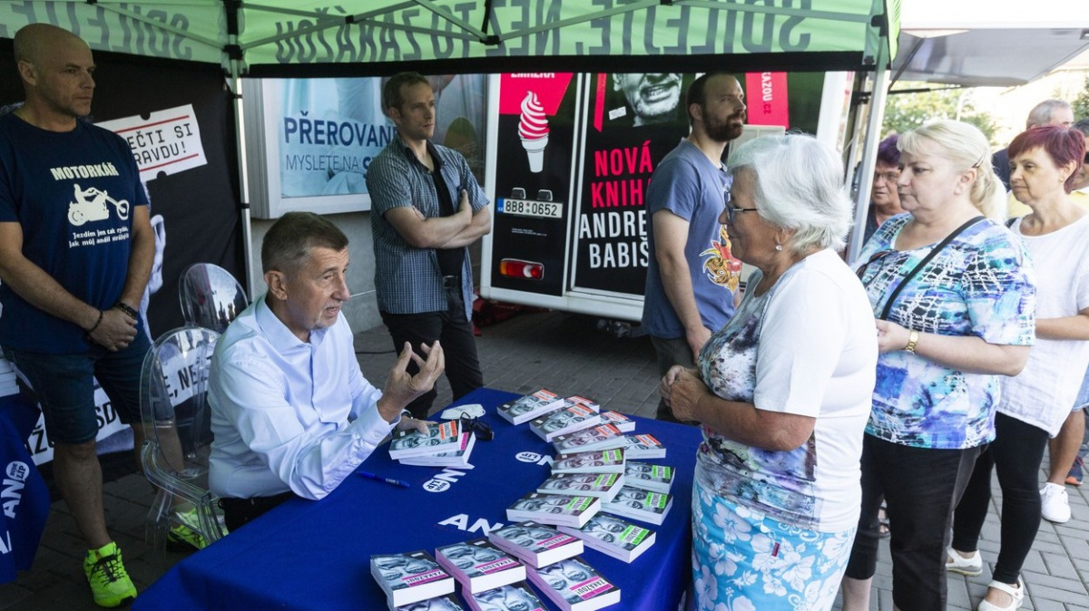 ANO chce vyhradit na mítincích místo pro své odpůrce, podle Vondráška je to protizákonné