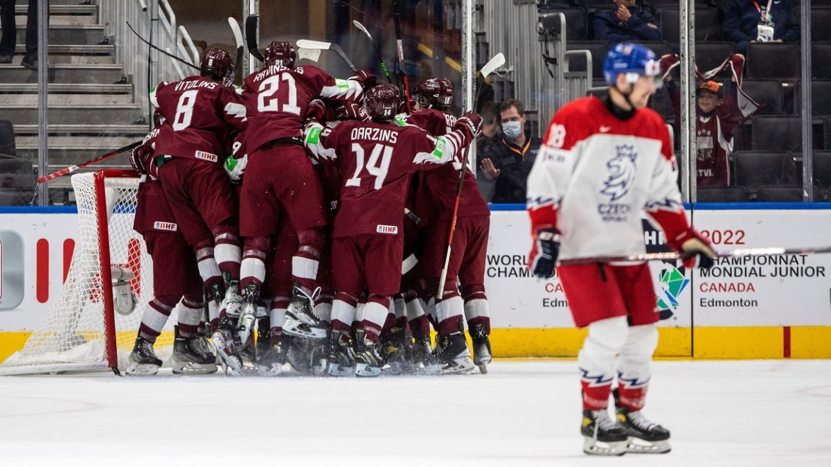 Česká hokejová dvacítka jde do play off navzdory třetí porážce ze čtyř zápasů