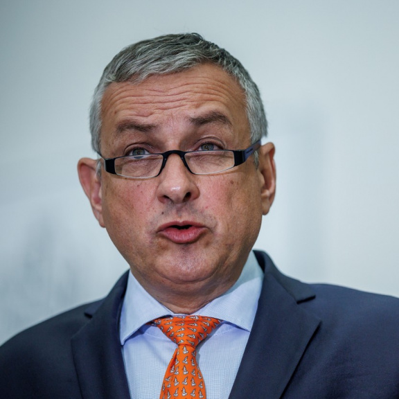 Bude to chtít druhý svetr: Stát by v nouzi omezil teplo pro domácnosti, aby udržel průmysl
