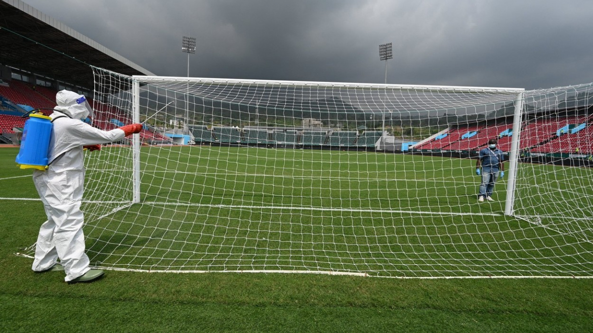 Za zakázku na dezinfekci stadionů je obviněno šest lidí a čtyři právnické osoby
