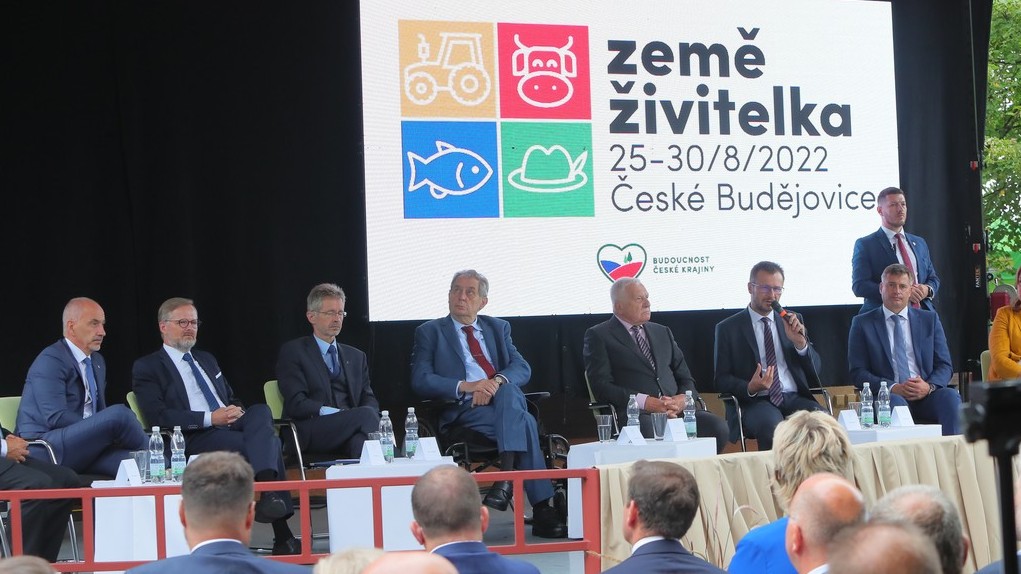 Potravinová soběstačnost je u nás dle Fialy nereálná, Zeman žádá stanovení maximálních cen energií