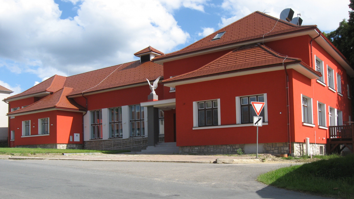 Sokolovna v Černovicích opět žije sportem i tradicí šibřinek