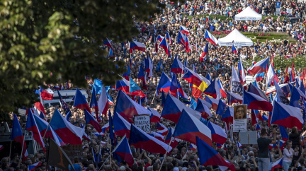 Proti vládě na Václaváku demonstrovalo 70 tisíc lidí