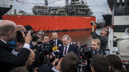 První loď s LNG pro Česko dorazí do Nizozemska za 10 dní, cena plynu klesla pod 200 eur