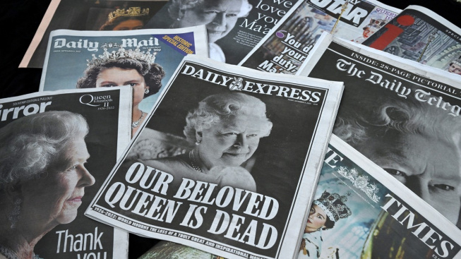 Noviny k úmrtí Alžběty II.