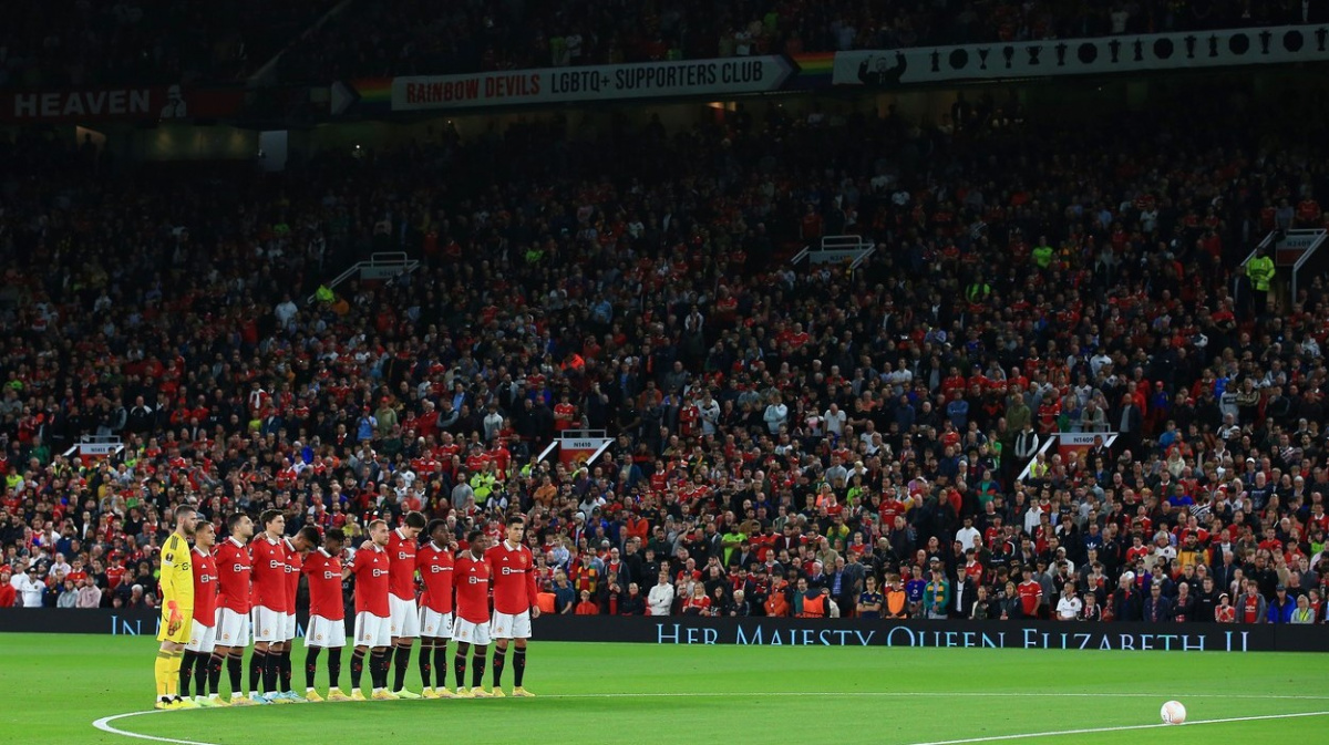 Premier League odložila z úcty k zesnulé královně program 7. kola, ruší se i další sportovní akce