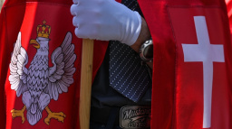 Polský kněz bojuje proti potratům a pomáhá samoživitelkám, na které stát kašle