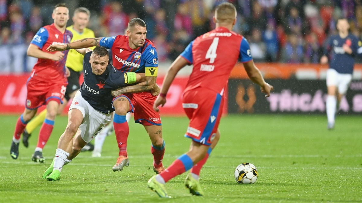 Fotbalisté Plzně porazili Slavii 3:0 a vystřídali ji v čele tabulky