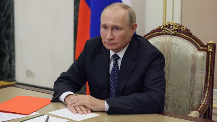 Putin se zapojil do vojenského plánování, zakázal stažení vojska z Chersonu