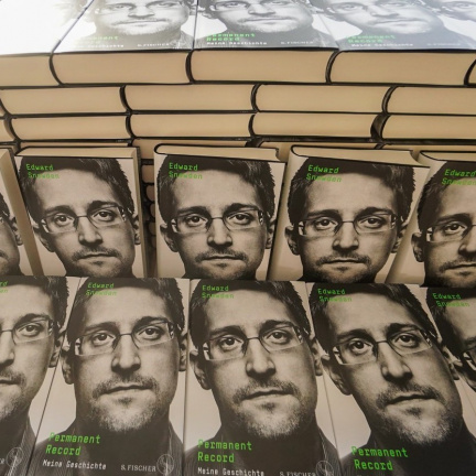 Edward Snowden získal ruské občanství, povolán do války ale nebude