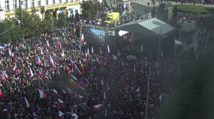 V Praze a dalších městech demonstrovaly proti vládě desítky tisíc lidí, žádaly její demisi