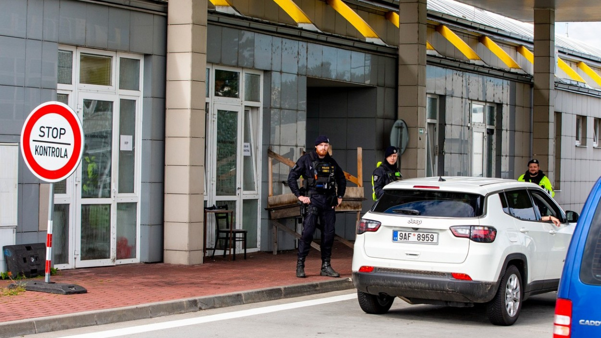 Policie v rámci hraničních kontrol zatím zadržela 364 migrantů a 176 odepřela vstup
