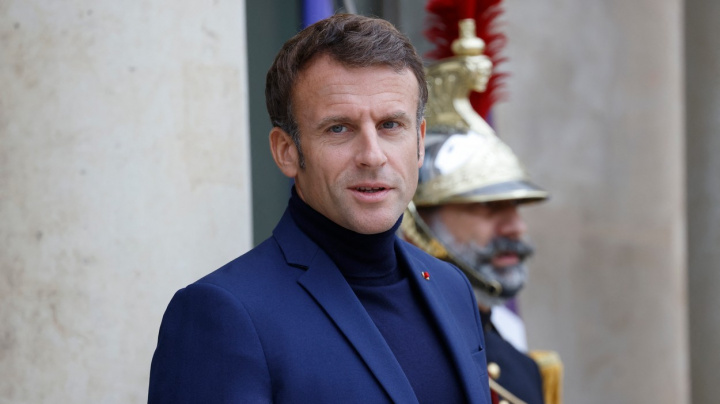 Laťka trapnosti je zase o něco výš: Energeticky úsporný rolák místo kravaty