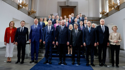 Pražský summit EU hledal shodu na řešení cen energií a zopakoval podporu Ukrajině