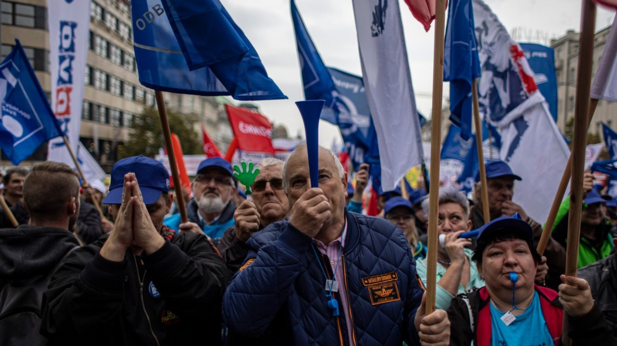 Pomáhejte lidem a firmám, vyzvali odboráři vládu na pražské demonstraci