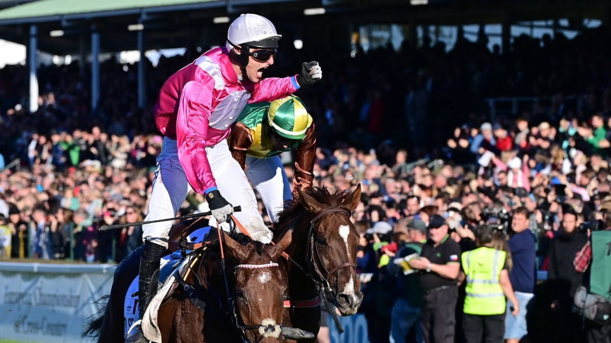 Velkou pardubickou vyhrál Mr Spex s žokejem Matuským