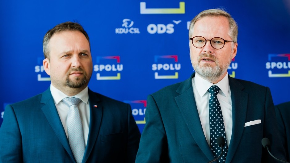 Koalice se dohodla na dani z mimořádných zisků i za rok 2022