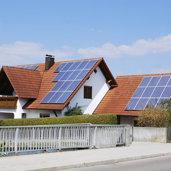 Zelené představy EU: Nové domy musejí být od roku 2030 bez emisí