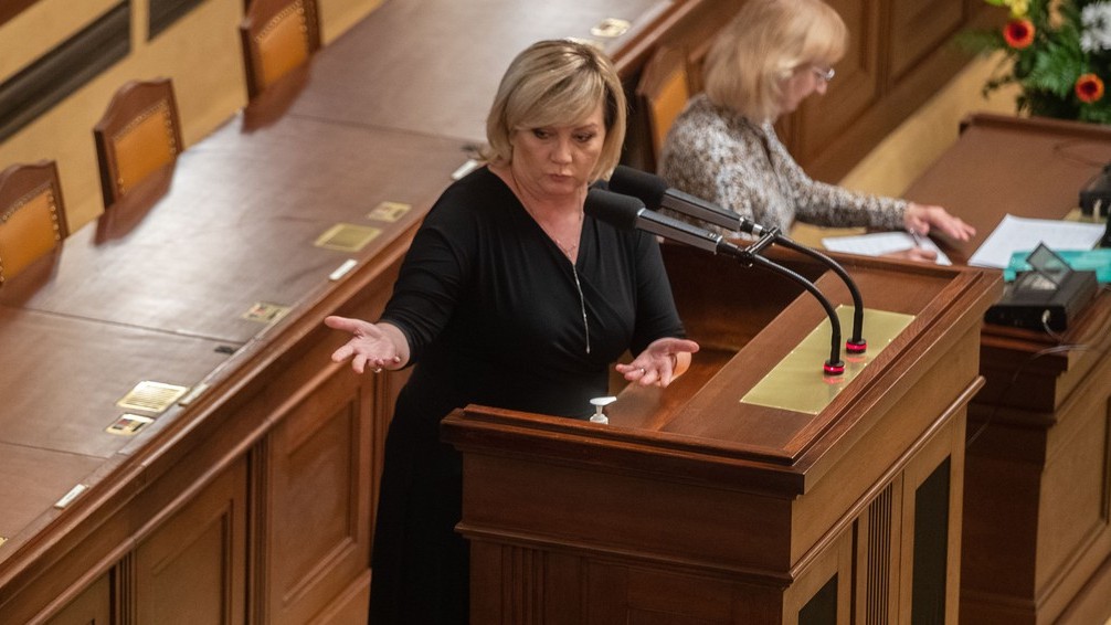 Skutečný schodek Stanjurova rozpočtu je podle Schillerové 470 miliard