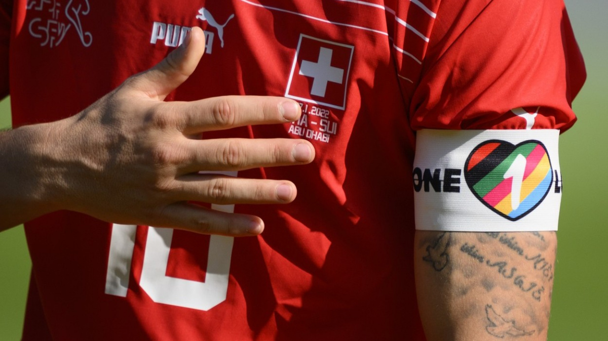 Za duhu žlutá: Kapitáni evropských týmů se na MS vzdají pásek proti diskriminaci