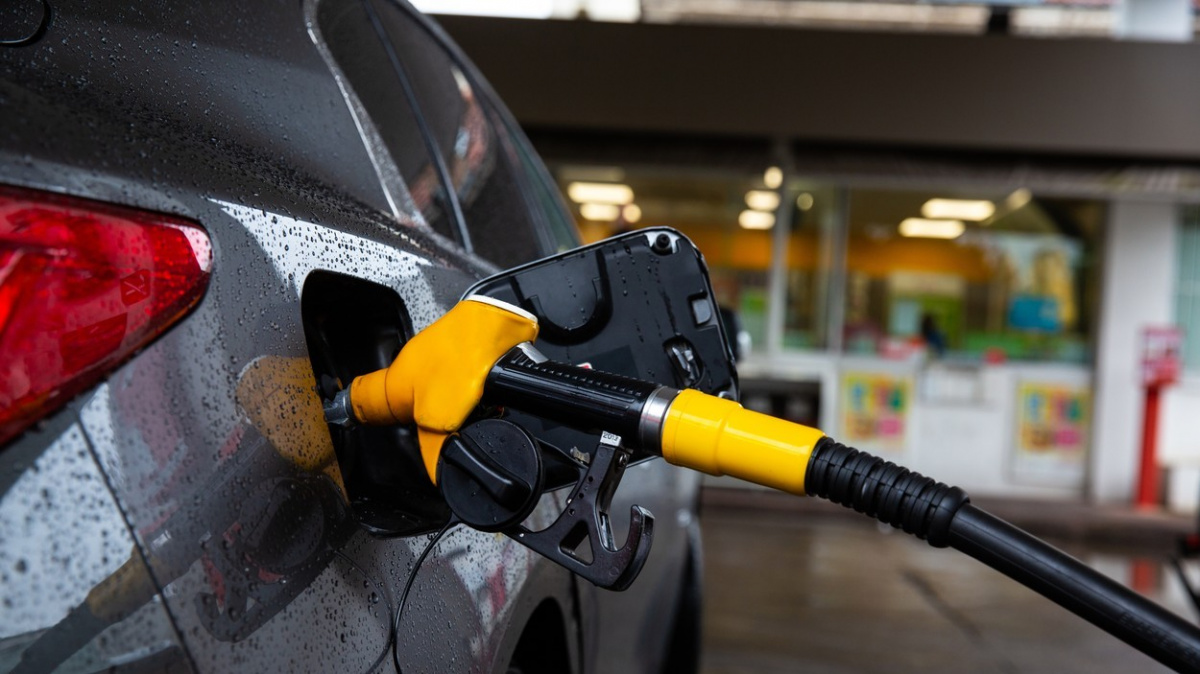 Hrozí nedostatek nafty, dotkl by se všeho, varuje Bloomberg