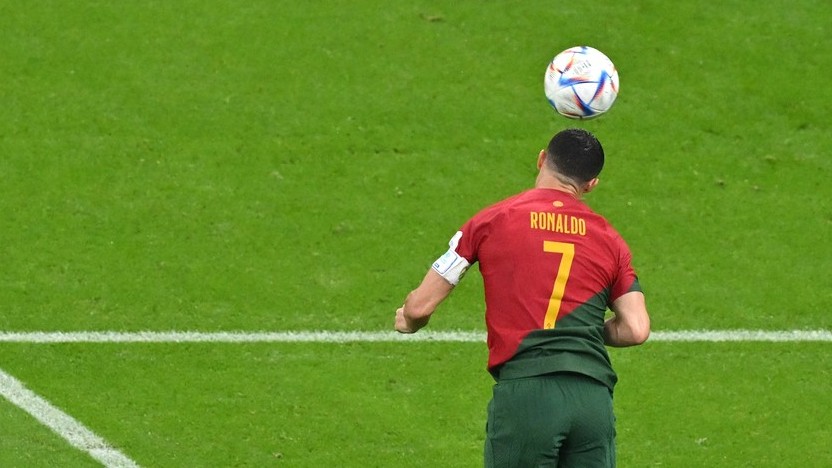 Senzor v míči podle Adidasu nezaznamenal před gólem kontakt s Ronaldovou hlavou