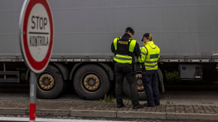 Česká vláda prodloužila kontroly na hranicích se Slovenskem o dva týdny
