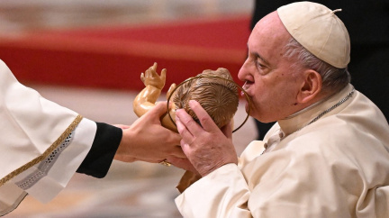 Nenasytná touha po moci plodí války, kázal papež o Vánocích