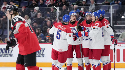 Čeští hokejisté deklasovali na juniorském MS Rakousko 9:0, Kulich si připsal hattrick