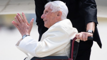 Stav emeritního papeže Benedikta XVI. je dál vážný, ale stabilní