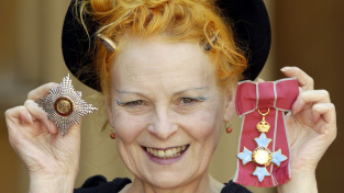 Vivienne Westwoodová v roce 2006 s Řádem britského impéria