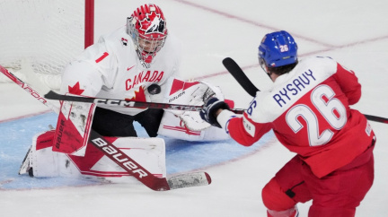 Hoši, nevadí: Hokejová dvacítka podlehla Kanadě v prodloužení a odváží si z MS stříbro