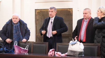 Nikdy bych před soudem nestál, kdybych nešel do politiky, prohlásil Babiš v závěrečné řeči