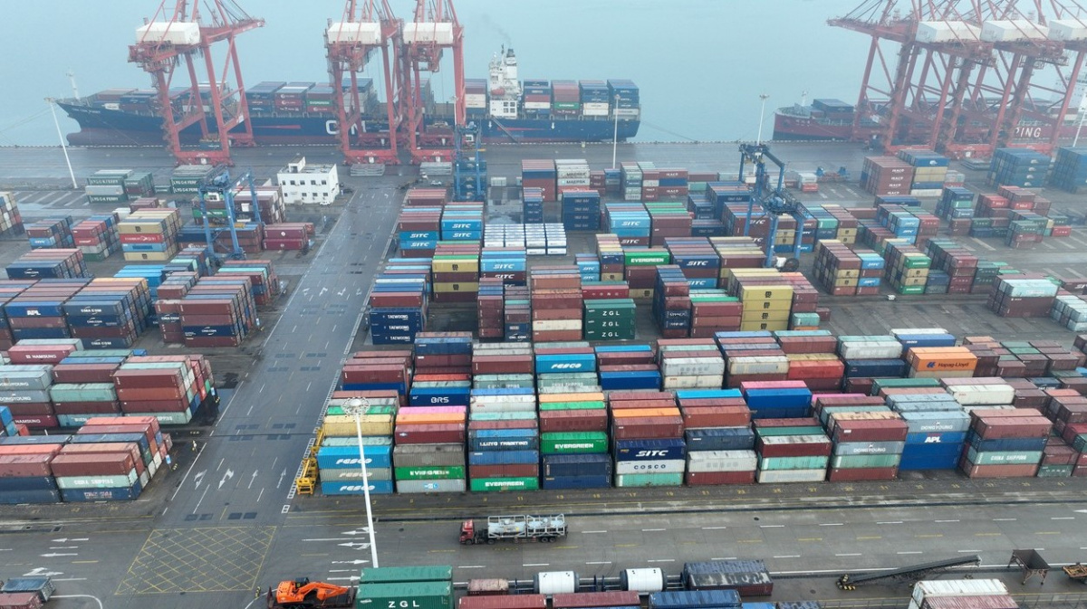 Čína loni zaznamenala rekordní obchodní přebytek