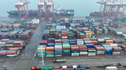 Čína loni zaznamenala rekordní obchodní přebytek