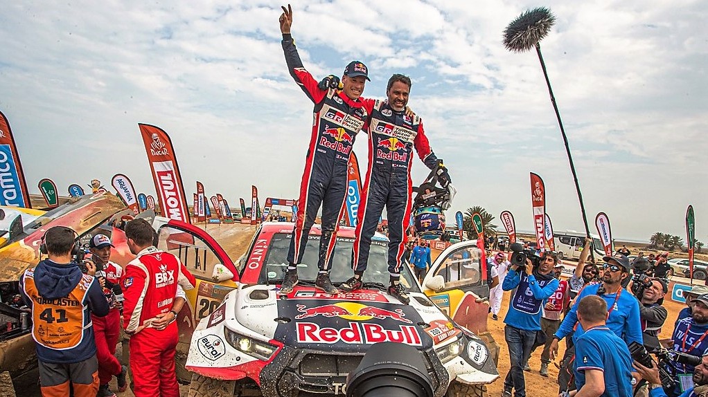 Dakar skončil. Pro Lopraise byl tragický, Macík se v kamionech raduje ze stříbra