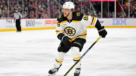 Pastrňák čtyřmi body řídil výhru Bostonu, Bruins překonali bodový rekord