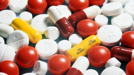 Do konce týdne bude v lékárnách dalších 100 000 balení antibiotik, slibuje ministerstvo