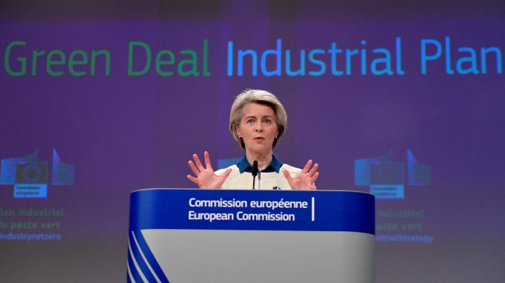 Evropská komise představila plán podpory firem, aby neutíkaly do USA