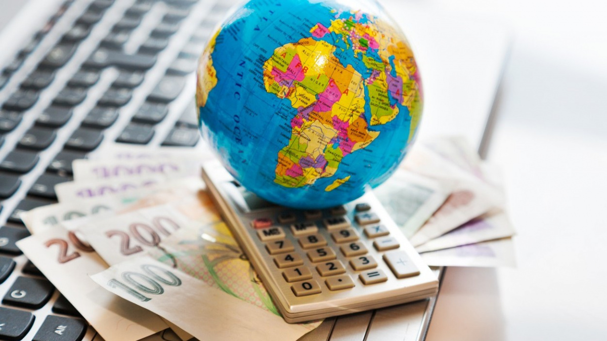 Loňský 198miliardový schodek zahraničního obchodu byl nejvyšší od vstupu Česka do EU