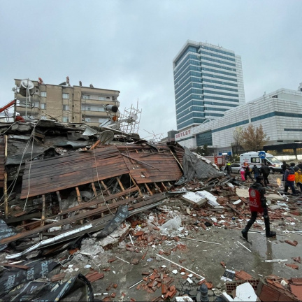 Aktualizováno: Ničivé zemětřesení v Turecku a Sýrii si vyžádalo na 2400 mrtvých