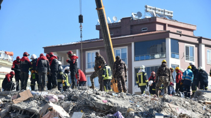 Mezi oběťmi zemětřesení v Turecku a Sýrii je i Češka, mrtvých je přes šestnáct tisíc
