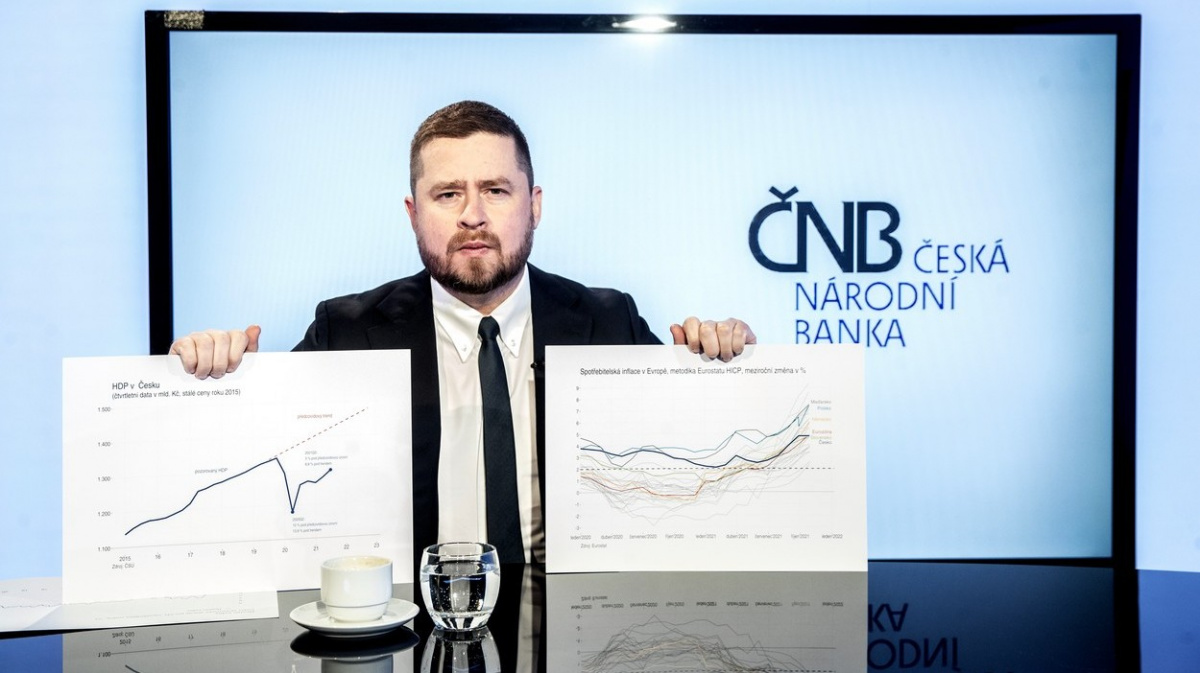 Guvernér ČNB Michl stále ještě nemá nejvyšší prověrku