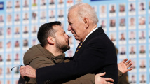 Biden na neohlášené návštěvě Kyjeva oznámil nový balík vojenské pomoci Ukrajině