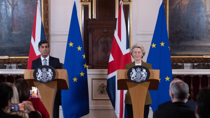 Aktualizováno: Británie a EU dosáhly nové dohody ohledně severoirského protokolu