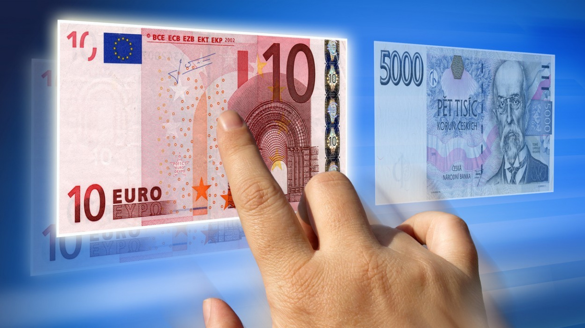 Koruna poprvé od léta 2008 prolomila hranici 23,50 Kč/EUR
