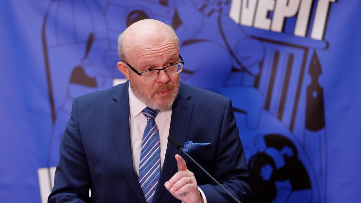 Ministr Válek chce zavést regulační poplatky, lidé prý zneužívají urgentní příjmy